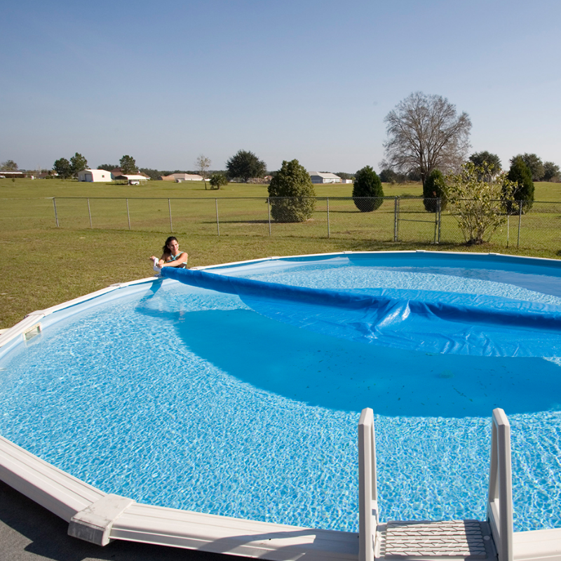 Solar cover on swimming pool